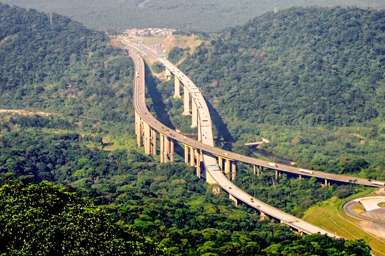 Ecorodovias: o aumento refletiu em parte a entrada de novas concessões na base da companhia (OS2Warp/Wikimedia Commons)