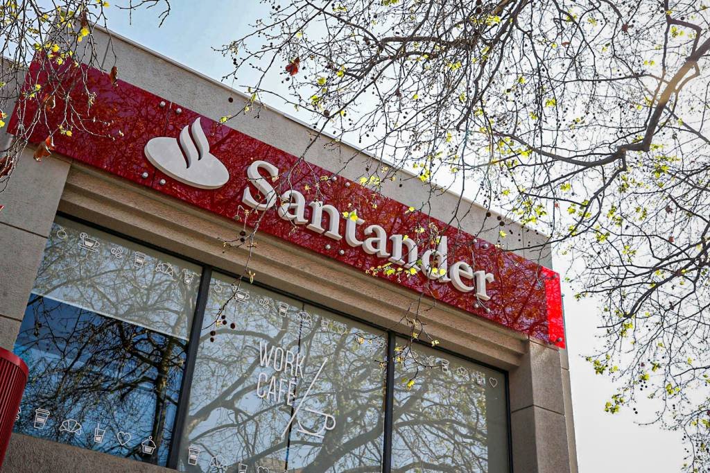 Santander aumenta provisões com remanejamento e evita impacto no lucro