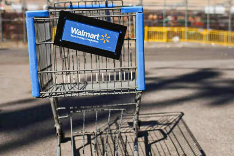 Carrinho no estacionamento do Walmart: ajuda do Fed em programa para alimentar a economia (Getty Images/Getty Images)