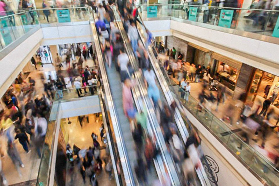 Faturamento caiu 90% para um terço das lojas em shoppings em São Paulo
