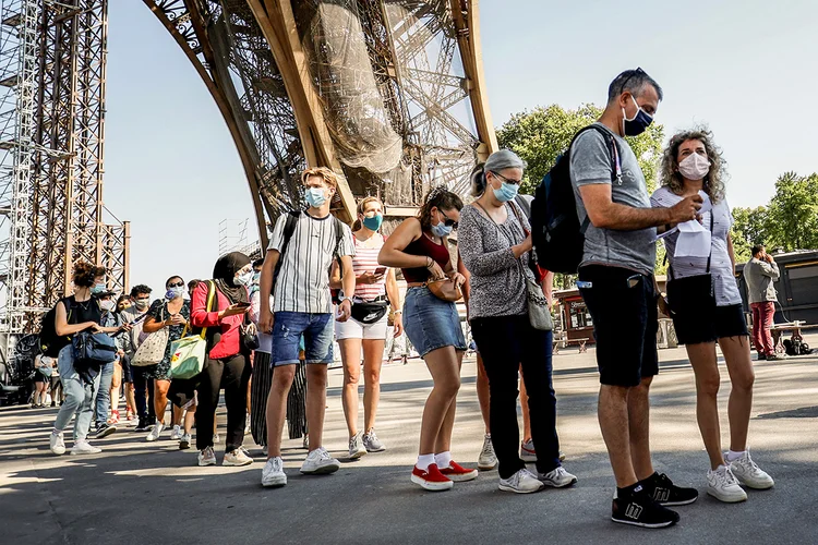 Torre Eiffel reabre após três meses fechada por causa da pandemia de coronavírus (Thomas SAMSON/AFP)