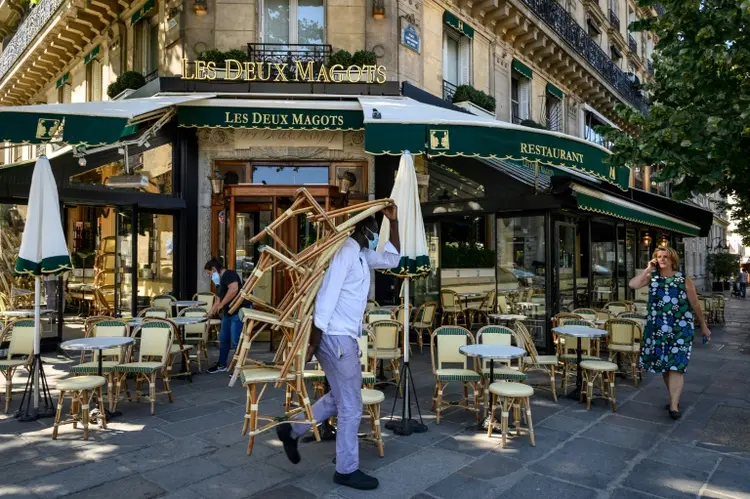 Café em Paris: famoso café "Les deux Magots" preparando-se para reabertura (AFP/AFP)