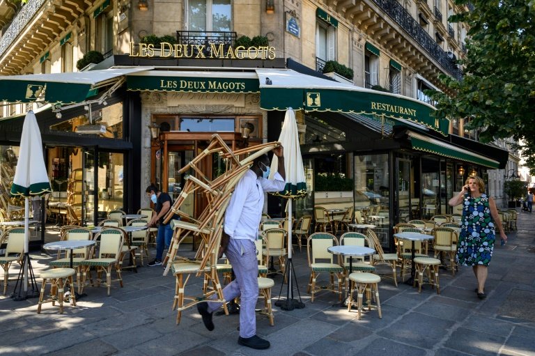 Franceses retornam a seus amados cafés: "Isso é Paris!"