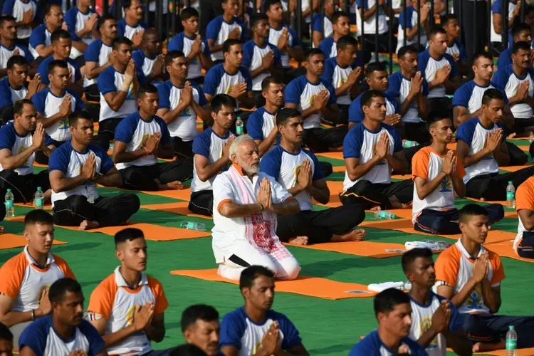 Narendra Modi criou um ministério para promover a prática de ioga na Índia
 (AFP/AFP Photo)