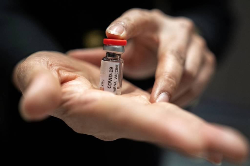 Vacinas: acordo dará à Sanofi cerca de 7,2% da Translate Bio e direitos exclusivos em todo o mundo para desenvolver, produzir e vender vacinas contra doenças infecciosas (Athit Perawongmetha/Reuters Business)