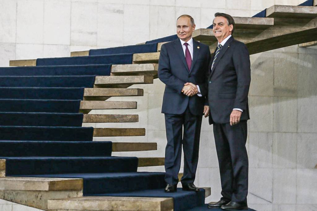 Bolsonaro e Putin falam em mais cooperação no combate à covid-19