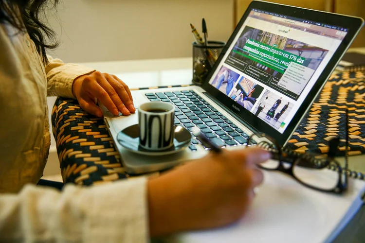 Uma indústria, um varejo e outras organizações de setores mais tradicionais, pouco associados ao home office, também podem aderir ao estilo porque remote-first é, acima de tudo, sobre cultura organizacional (Marcelo Camargo/Agência Brasil)