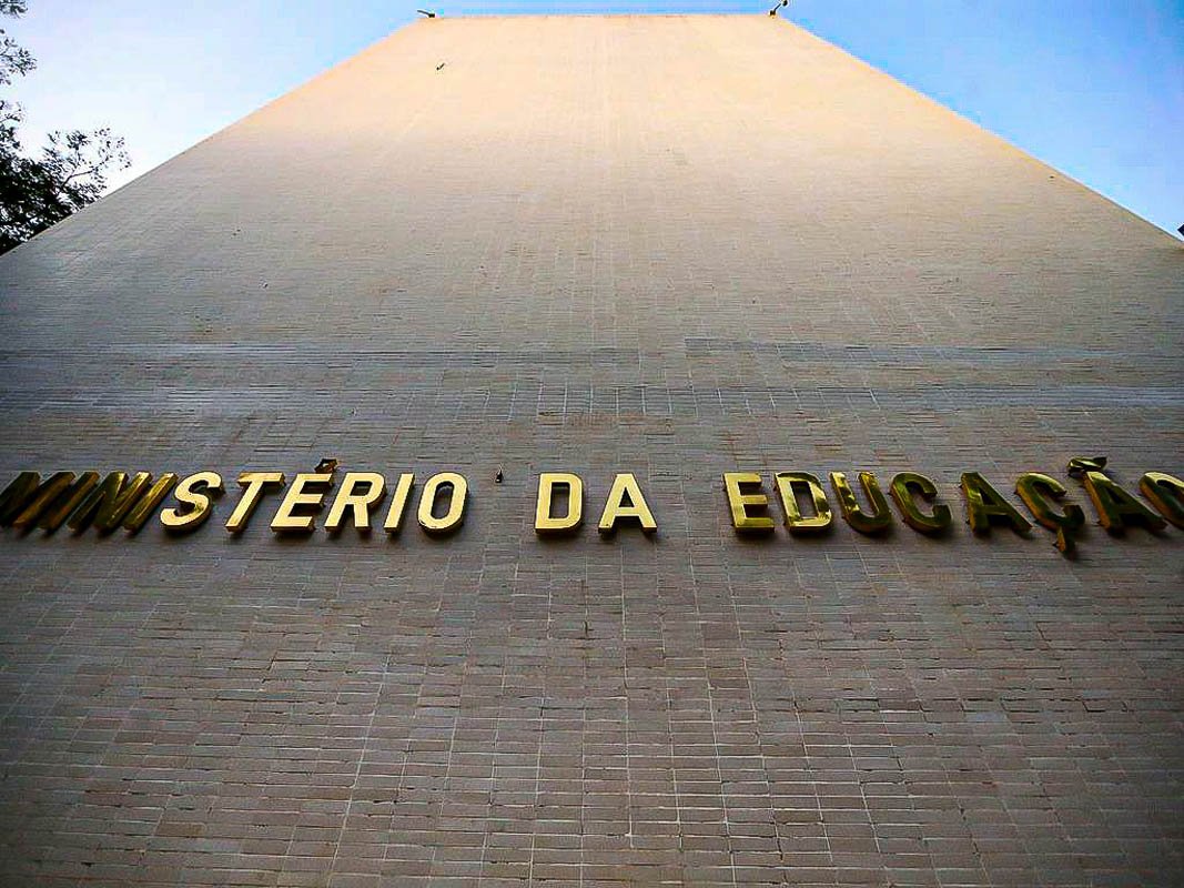 Em nova debandada no MEC, 11 servidores anunciam renúncia coletiva