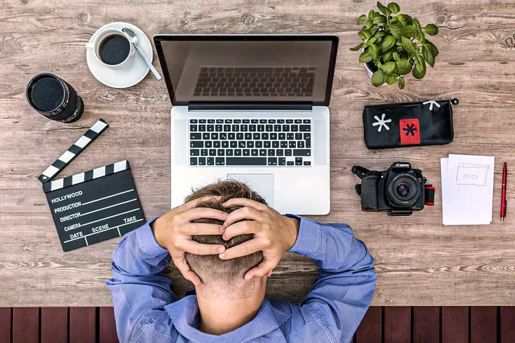 Trabalho: mesmo com bom desempenho, funcionário tem medo de ser demitido (Pixabay/Reprodução)