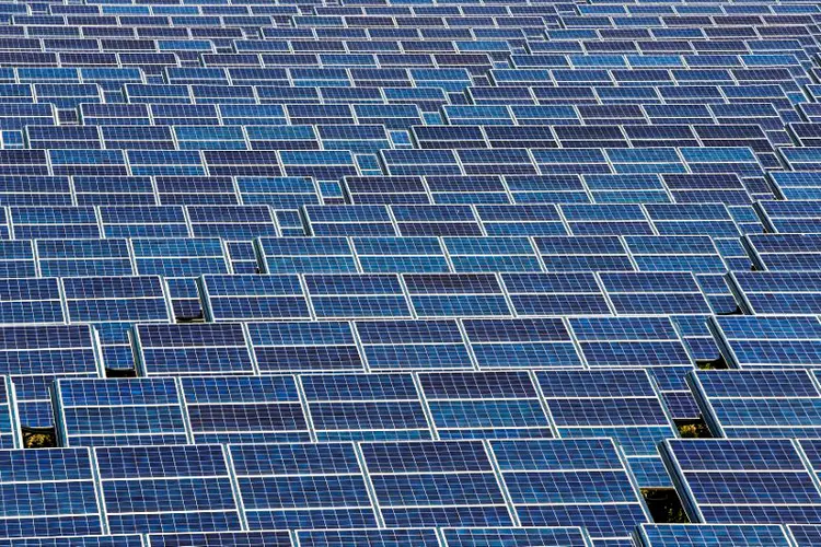 A maior parte dos equipamentos que tiveram as alíquotas reduzidas é voltada para projetos de geração centralizada, como grandes fazendas solares (Jean-Paul Pelissier/Reuters)