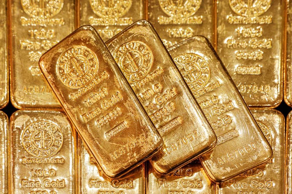 Barras de ouro: ativo não se valorizou neste ano como muitos analistas esperavam com a alta dos preços | Foto: Edgar Su/Reuters (Reuters/Edgar Su)