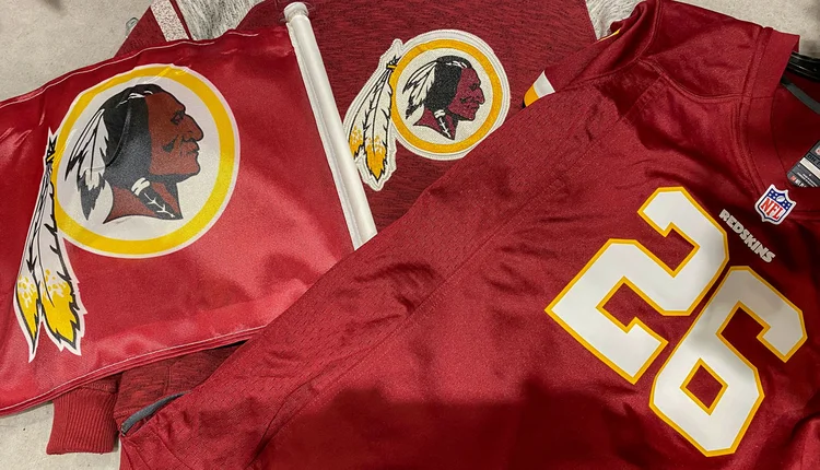 Washington Redskins, time de futebol americano da NFL: mudança de nome e logo após reflexão e protestos (Kevin Lamarque/Reuters)