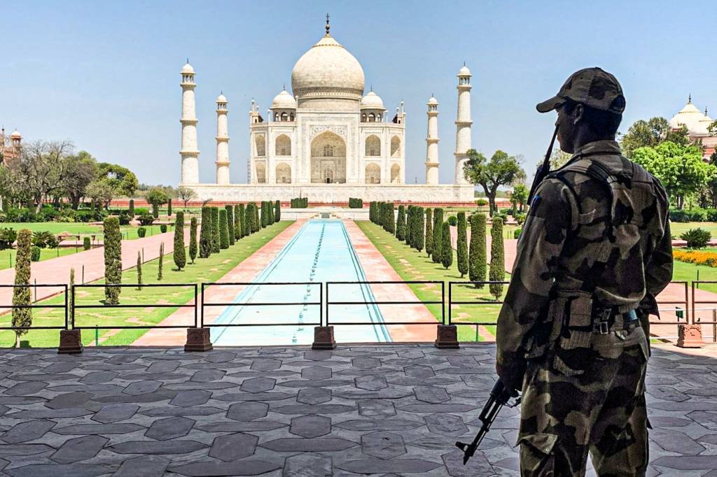 Índia desiste de reabrir o Taj Mahal por riscos da covid-19