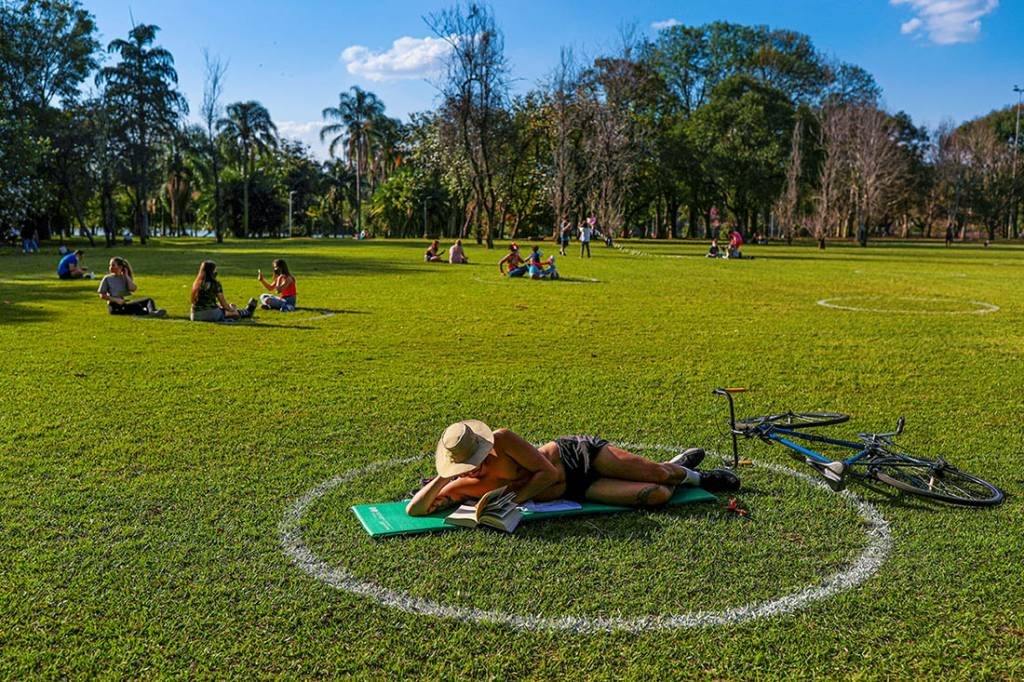 Ibirapuera; os parques estão funcionando em horário restrito, das 10 às 16 horas, e exclusivamente em dias úteis (Amanda Perobelli/Reuters)