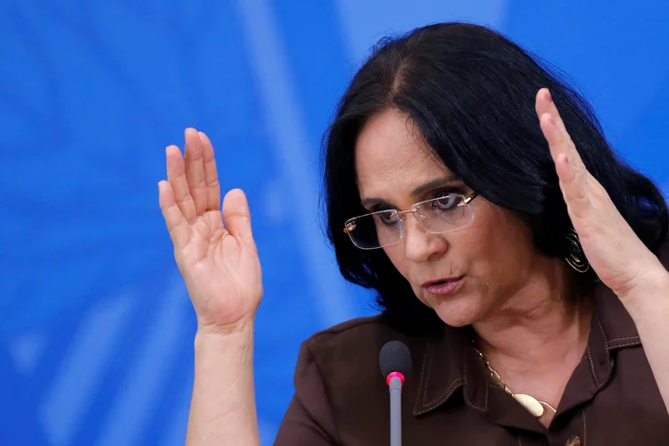 Ministra Damares Alves: sua equipe também vazou o endereço do hospital da menina à ativista Sara Winter (Adriano Machado/Reuters Brazil)