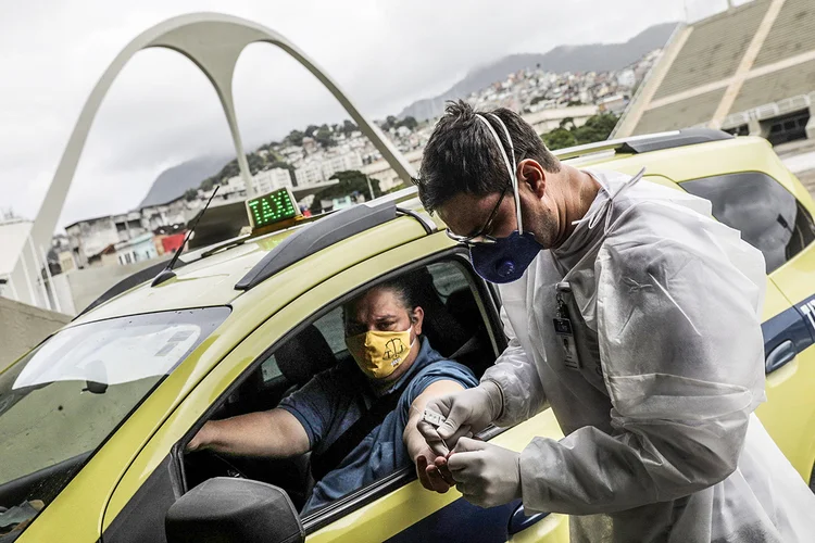 Covid-19: Brasil é o segundo país do mundo com o maior número de casos confirmados da doença respiratória provada pelo novo coronavírus (Ricardo Moraes/Reuters)