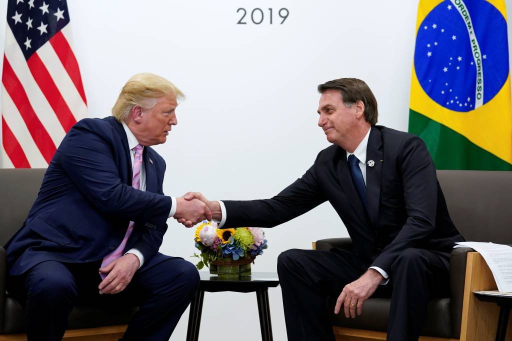 Bolsonaro afirmou que acordo irá "reduzir burocracias e trazer ainda mais crescimento" ao comércio entre os países (Kevin Lamarque/Reuters)