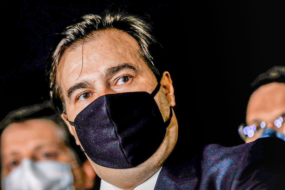 Maia indica que Câmara não terá pressa para avaliar prorrogação do auxílio
