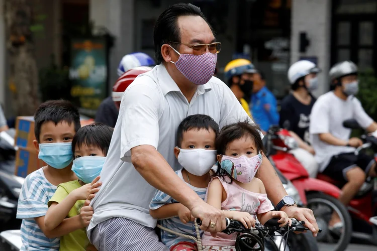 Hanoi, no Vietnã: país já vinha crescendo antes da crise e se beneficiou também por controlar melhor a pandemia (Kham/Reuters)
