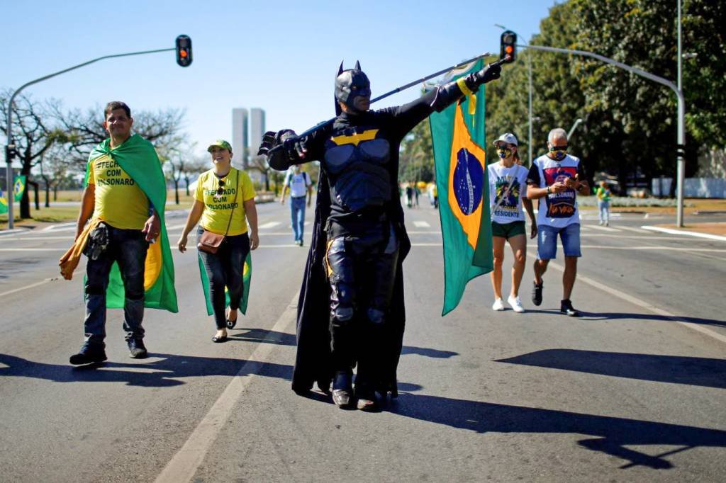 STF manda soltar blogueiro bolsonarista, mas proíbe uso de redes sociais