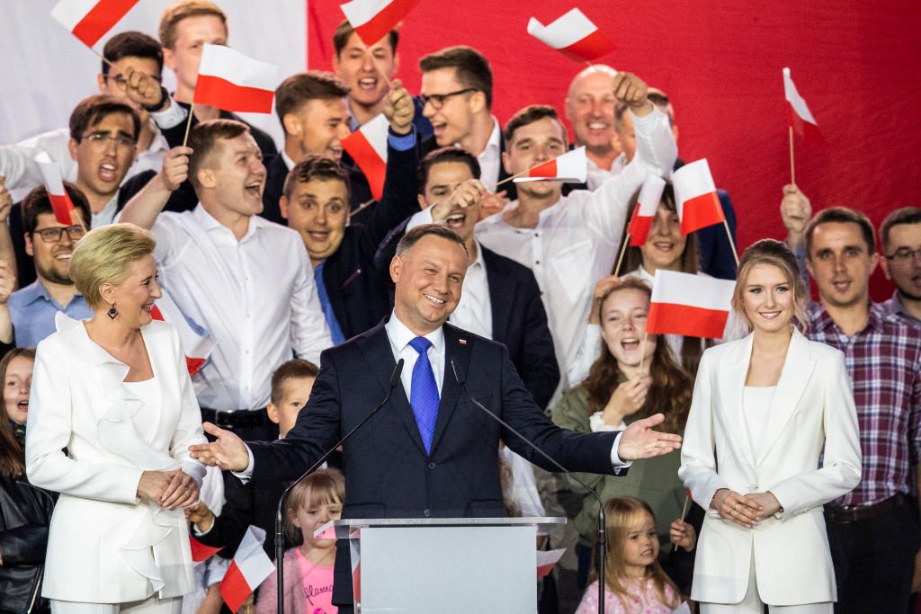 Andrzej Duda, líder conservador, é reeleito presidente da Polônia