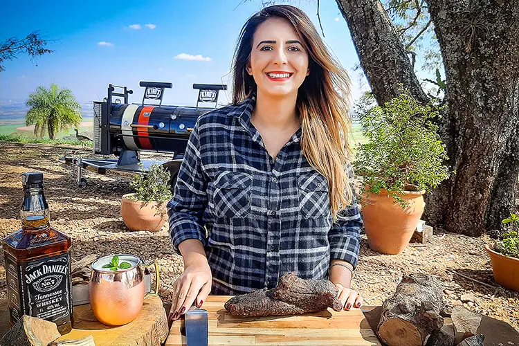 Revolução do Churrasco: lenhas especiais defumam carnes até no forno (Divulgação/Divulgação)