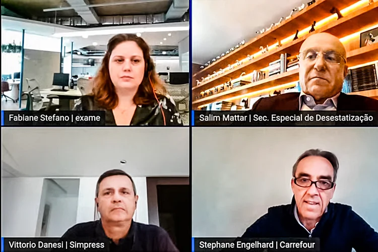 Ao vivo: Fabiane Stefano, editora de EXAME, Salim Mattar, secretário especial de Desestatização, Vittorio Danesi, fundador da Simpress e Stéphane Engelhard, do Carrefour Brasil. (EXAME/Reprodução)