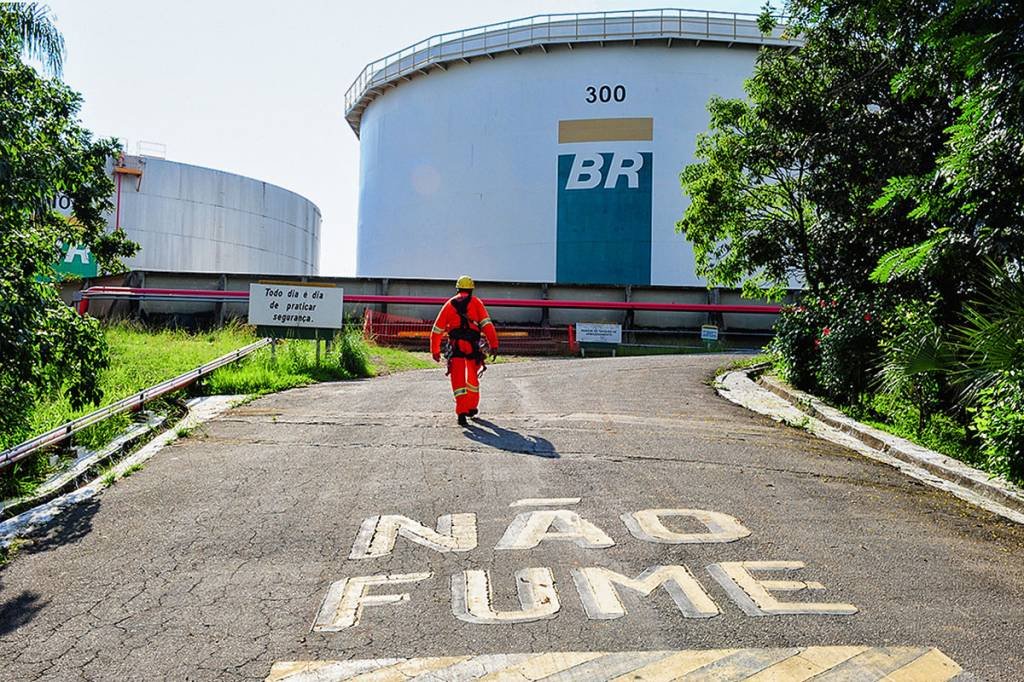 Petrobras: empresa ficou pela 1ª vez de fora de um índice ESG da B3; estão excluídos companhias de tabaco, carvão térmico e "armas controversas" (Germano Lüders/Exame)