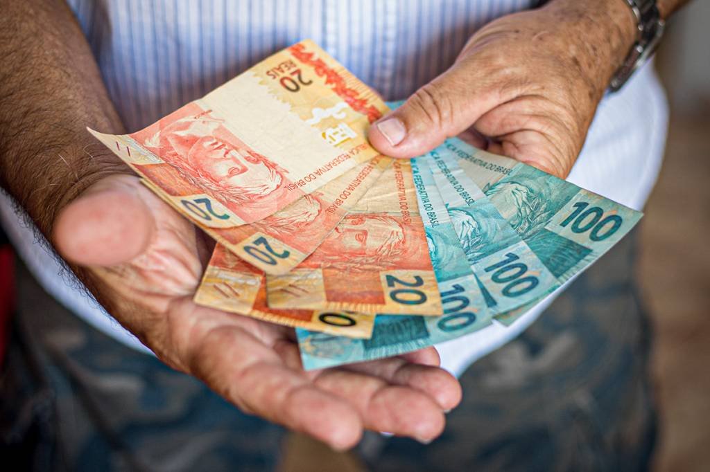 Uma das funções da nota de R$ 200: fazer brasileiros gastarem reservas