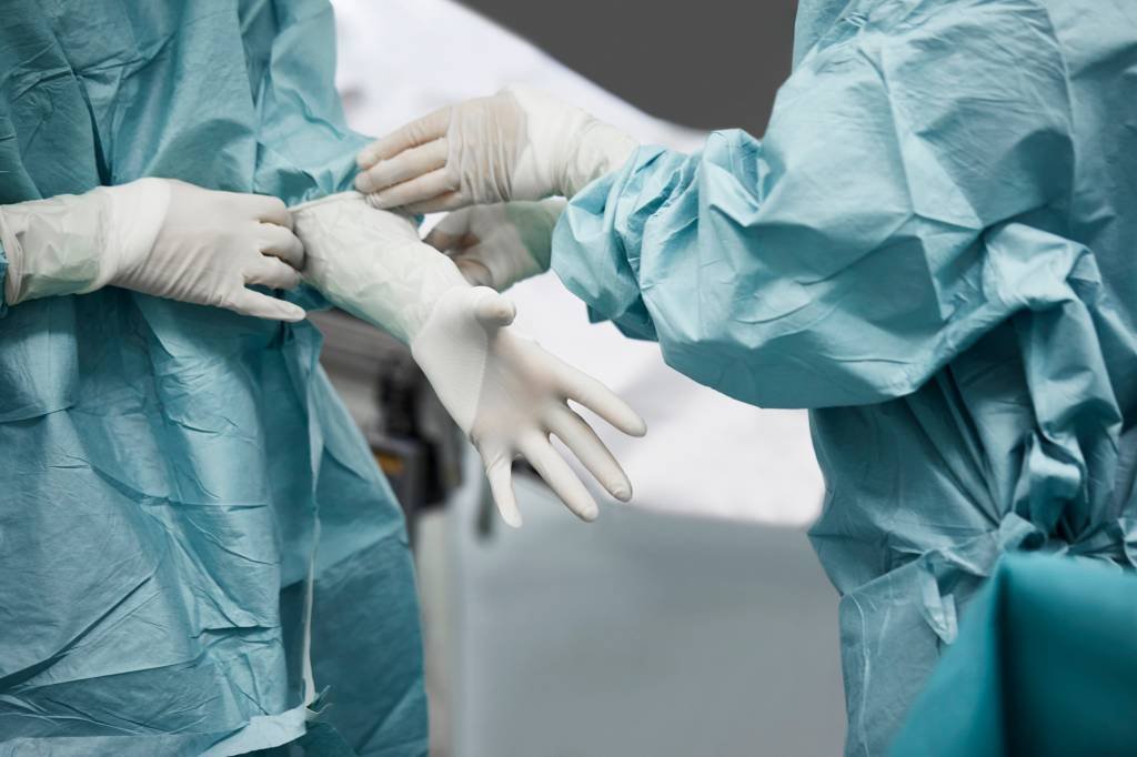 Distanciamento social na cirurgia: médicos fazem operação usando robô e 5G