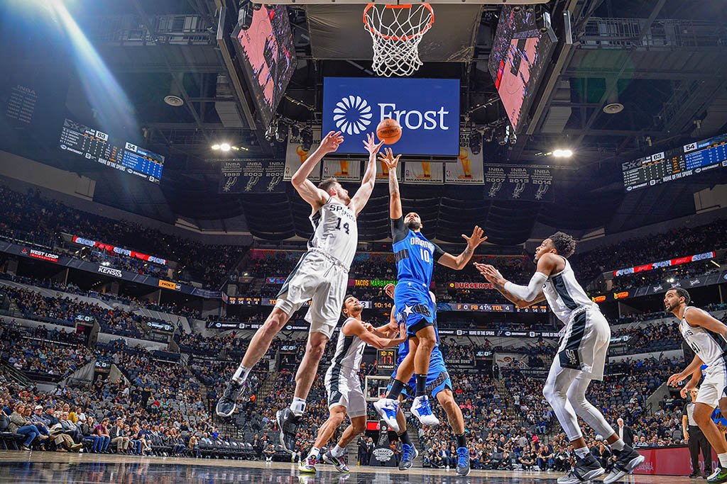 NBA: jogo de basquete em Orlando - Vai pra Disney?