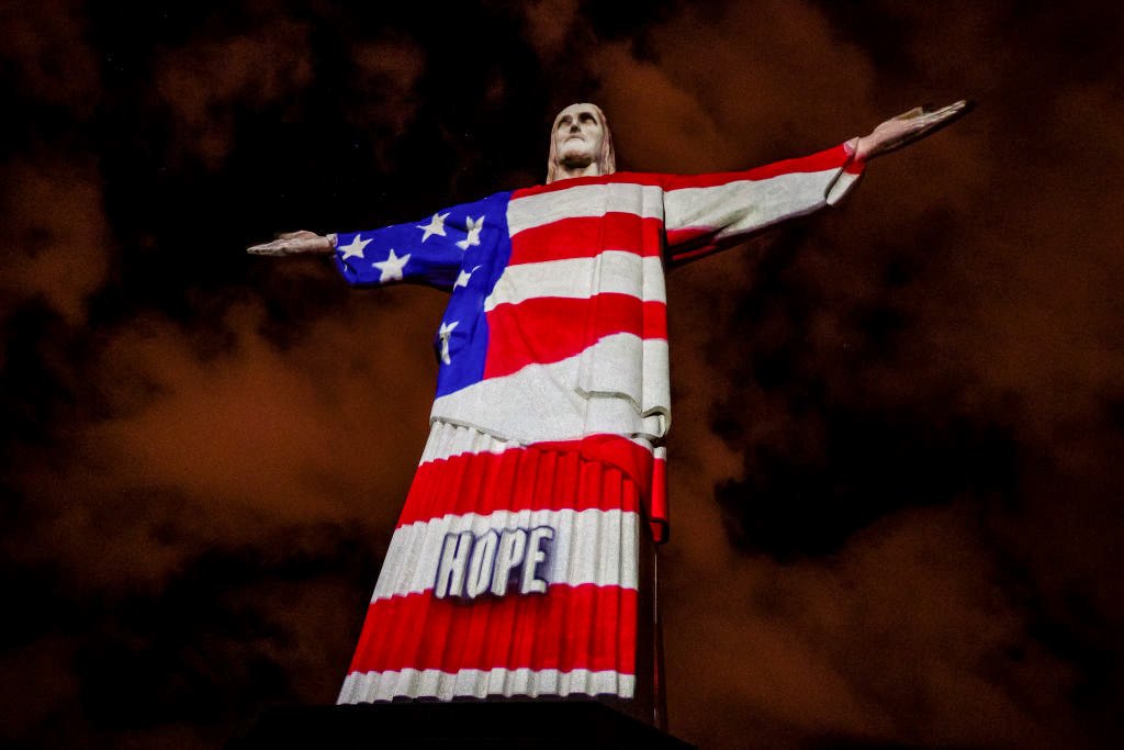 Em anúncio, Trump promete proteger Cristo Redentor da "esquerda radical"