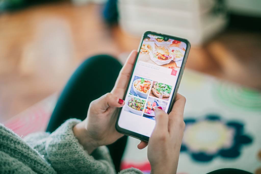 Aplicativos delivery: veja 6 apps que aceitam vale-refeição e alimentação