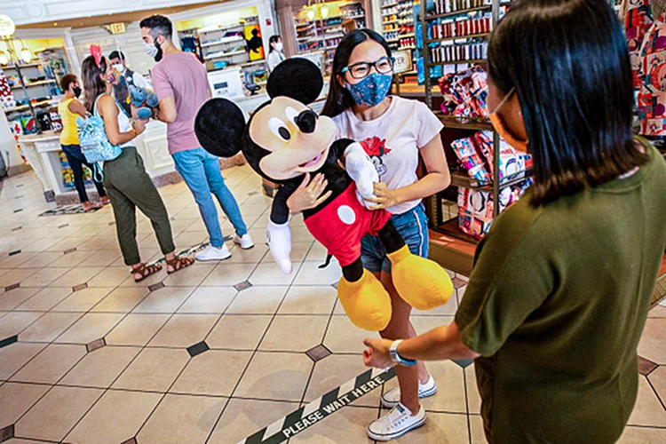 Flórida: visitante visita loja da Disney (Handout/Getty Images)