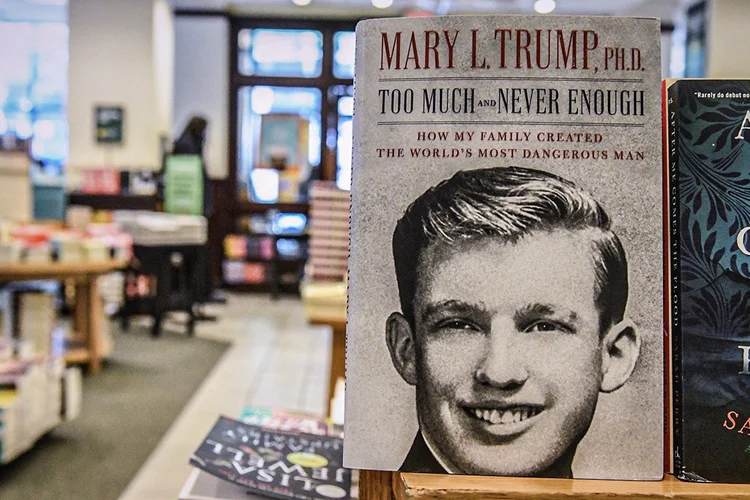 Livro da sobrinha de Donald Trump: 950.000 cópias vendidas na terça-feira, incluindo pré-encomendas e versões em áudio e digital, são "um recorde para a editora" Simon & Schuster (Photo by Stephanie Keith/Getty Images)