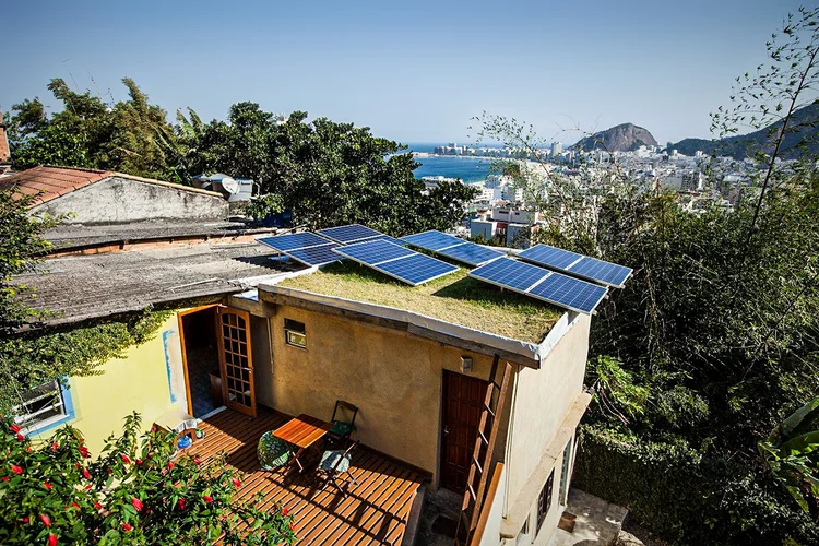 Bar no Rio de Janeiro com energia solar: país tem total acumulado de 4.533 MW em capacidade solar (Ricardo Funari/Brazil Photos/LightRocket/Getty Images)