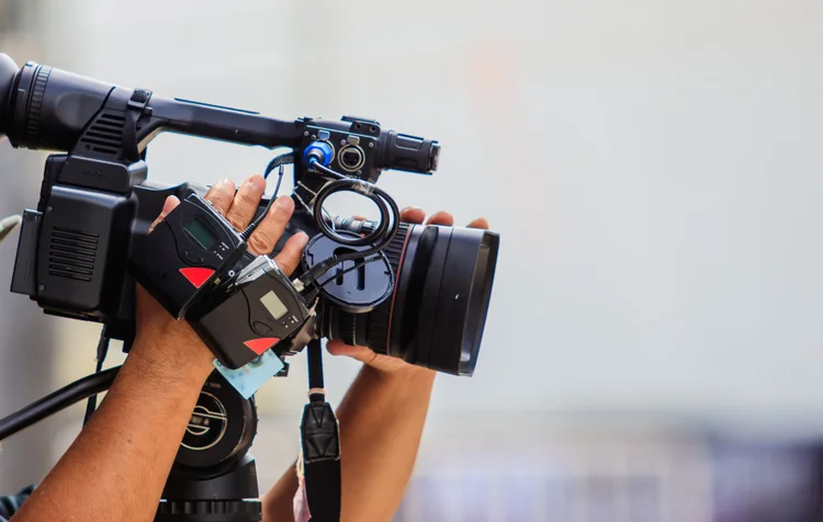 Audiovisual: setor foi um dos que recebeu autorização da prefeitura de SP para retomar atividades (pigphoto/Getty Images)