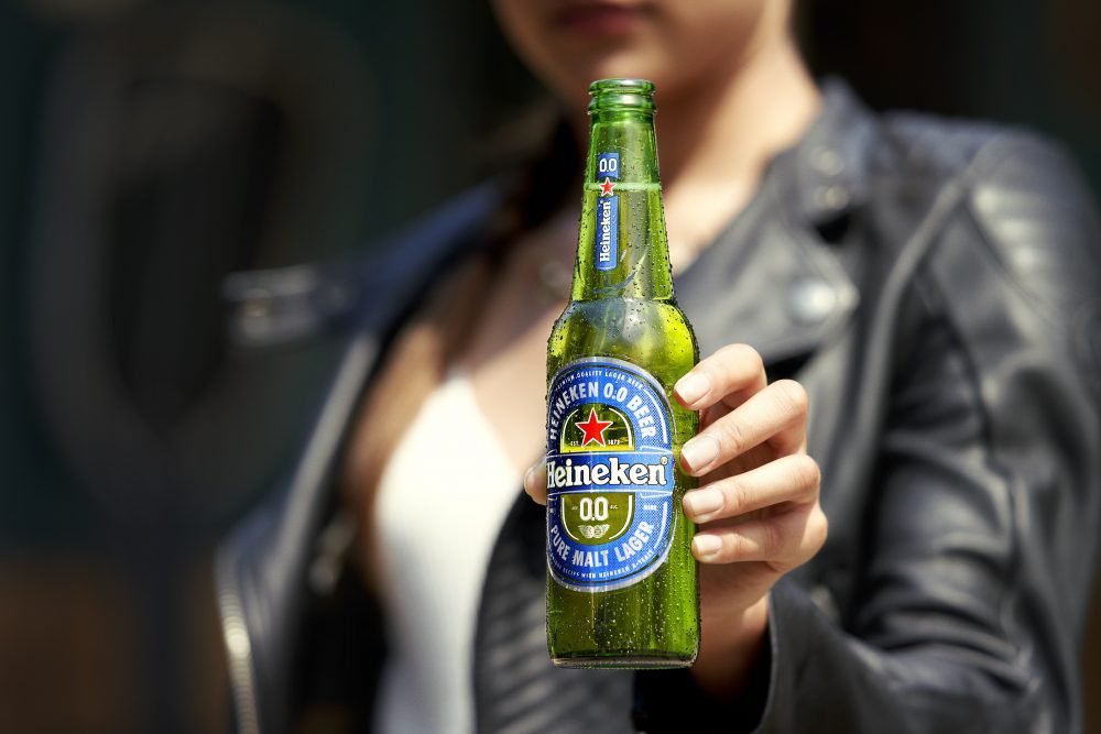 Nova Heineken: cerveja sem álcool chega ao Brasil em long neck e lata
