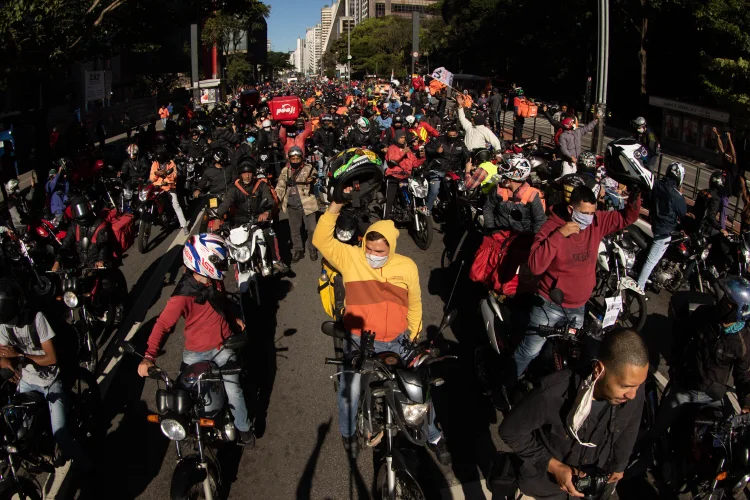 Entregadores de aplicativos fazem greve em São Paulo por melhores condições de trabalho (JOCA DUARTE/Estadão Conteúdo)