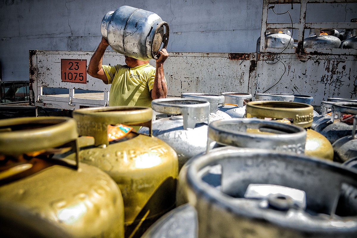 Gás de cozinha sobe em nove estados, mesmo com redução de preços da Petrobras a distribuidoras