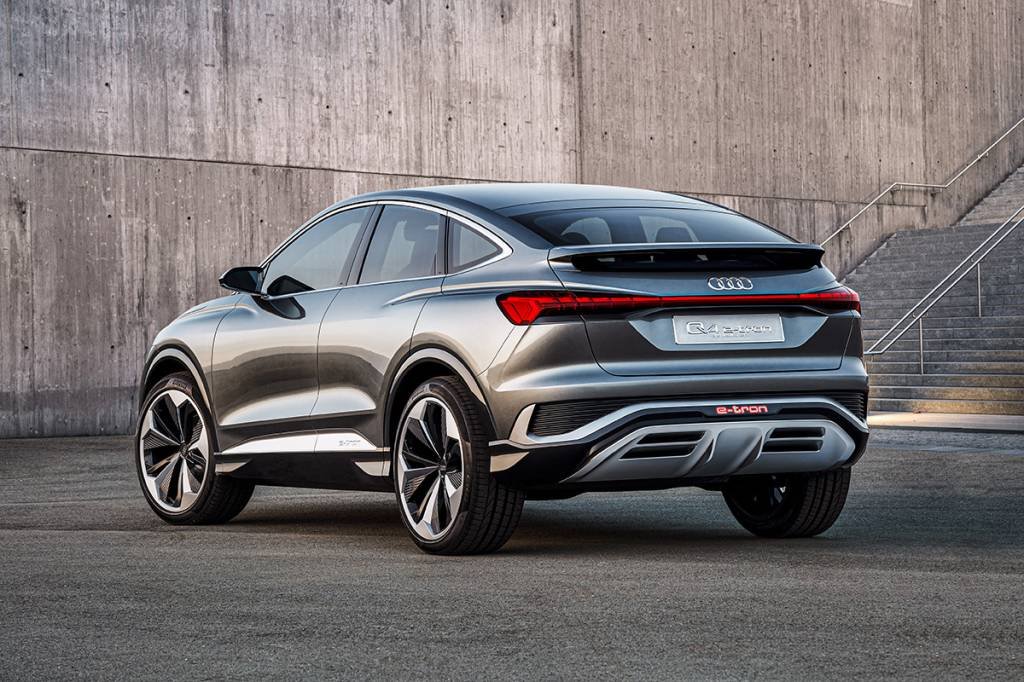 Audi revela Q4 Sportback e-tron, SUV elétrico que será produzido em 2021