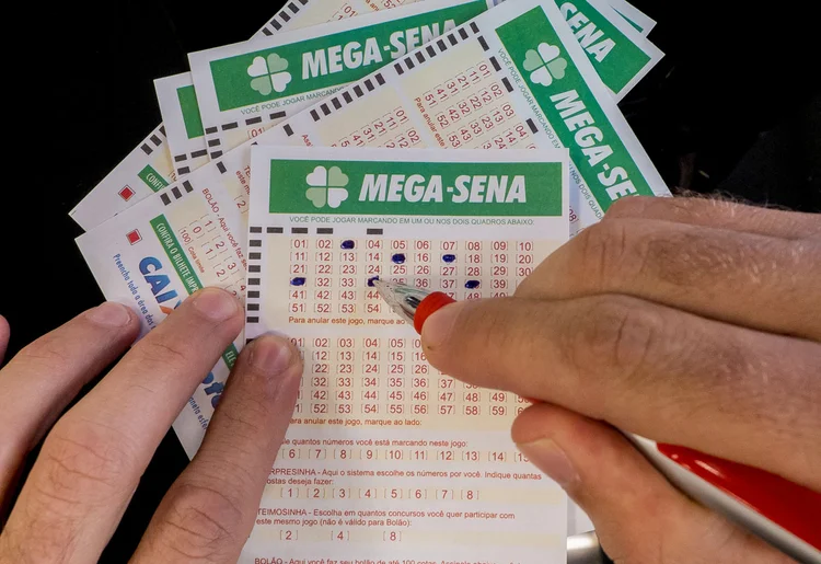 Mega-Sena: prêmio é estimado em R$ 15 milhões (Rafael Neddermeyer/Fotos Públicas)