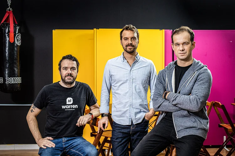 André Gusmão, Rodrigo Grundig e Tito Gusmão, sócios da Warren: com sede em Porto Alegre, a fintech começou a operar em 2017 (Ricardo Jaeger/Exame)