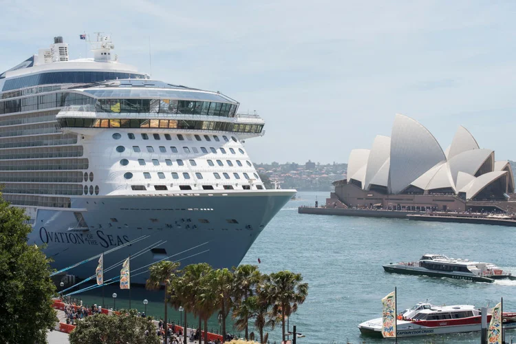 Navio "Ovation of the Seas", da Royal Caribbean: ações da empresa subiram mais de 200% desde abril de 2020 | Foto: James D. Morgan/Getty Images (James D. Morgan/Getty Images)