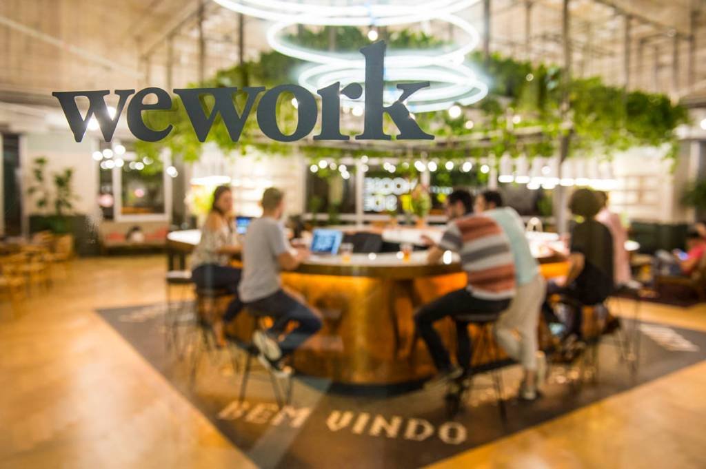 Ações da WeWork desabam mais de 40% após notícia de que empresa pode pedir recuperação judicial