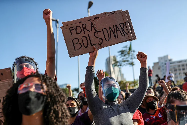 Manifestação contra Bolsonaro em São Paulo: cada vez mais as empresas precisam lidar com pautas políticas dentro do escritório (Amanda Perobelli/Reuters)