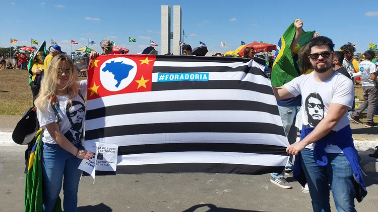 Apoiadores em Brasília (Twitter/Carla Zambelli/Reprodução)