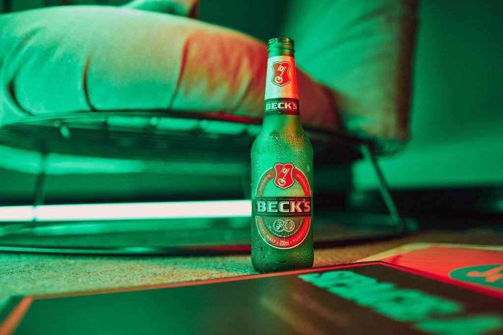 Ambev promove show nas alturas para posicionar cerveja Beck's no Brasil