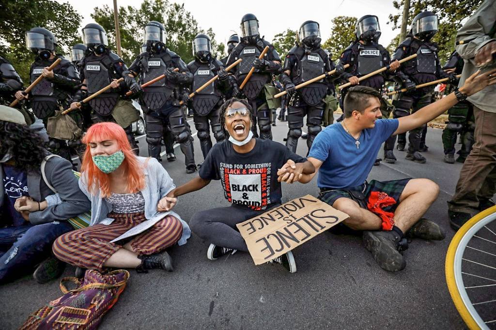 EUA: o país enfrentou semanas de manifestações diárias depois do assassinato de George Floyd. (Jonathan Drake/Reuters)