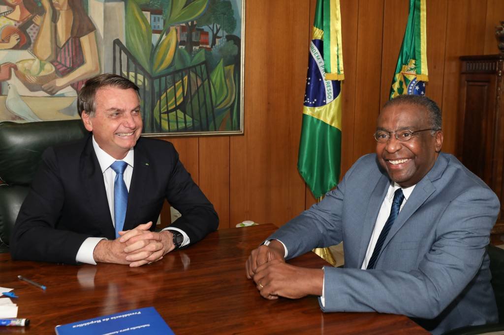 Jair Bolsonaro e Carlos Alberto Decotelli da Silva: desde a saída do ex-ministro Abraham Weintraub, em maio, o Brasil está sem ministro da Educação (Marcos Corrêa/PR/Flickr)